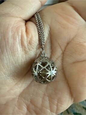 Silver Filigree Pendant Necklace - Silver